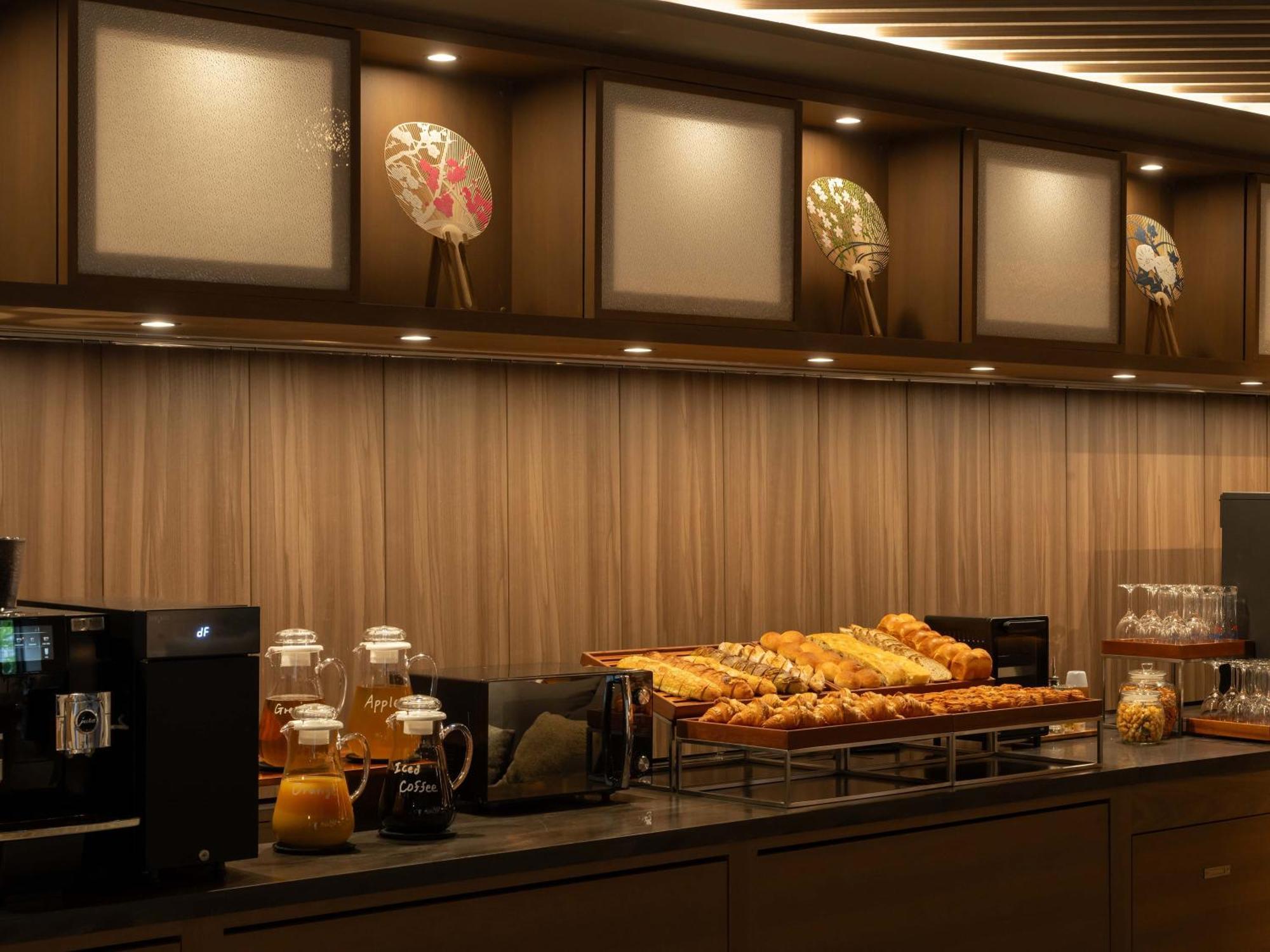 Hotel Insomnia Kyoto Oike Zewnętrze zdjęcie